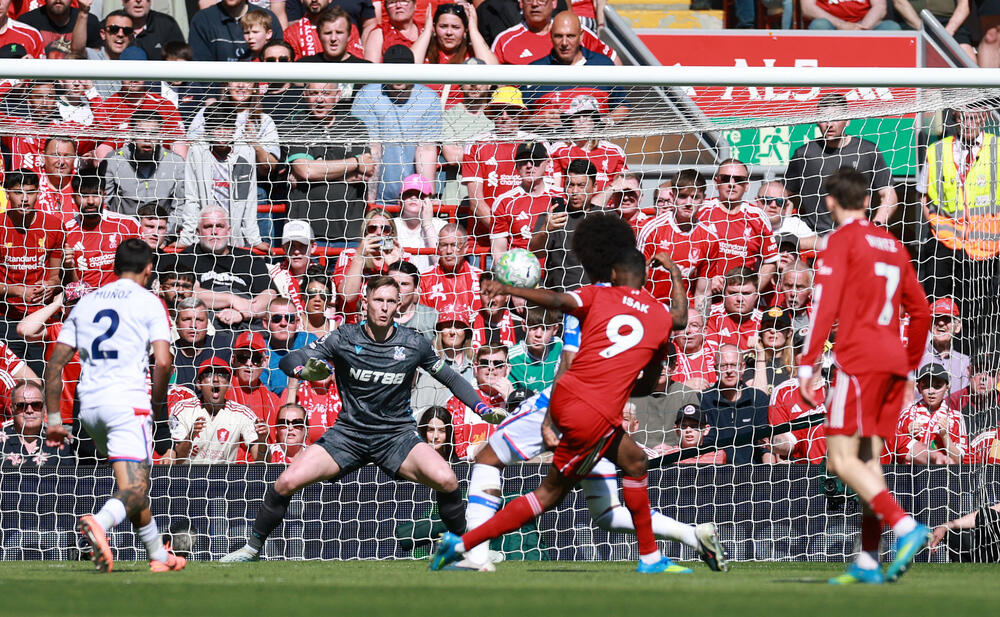 Liverpul ispred Aston Vile, Sparsi i dalje u zoni ispadanja uprkos...