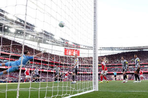 Ezeov projektil čuva "tobdžije": Arsenal opet prvi, ali ponovo s...