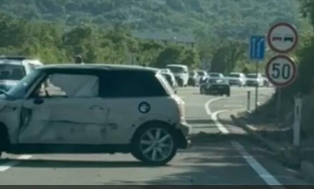 Jedna osoba povrijeđena u udesu na putu Podgorica-Cetinje