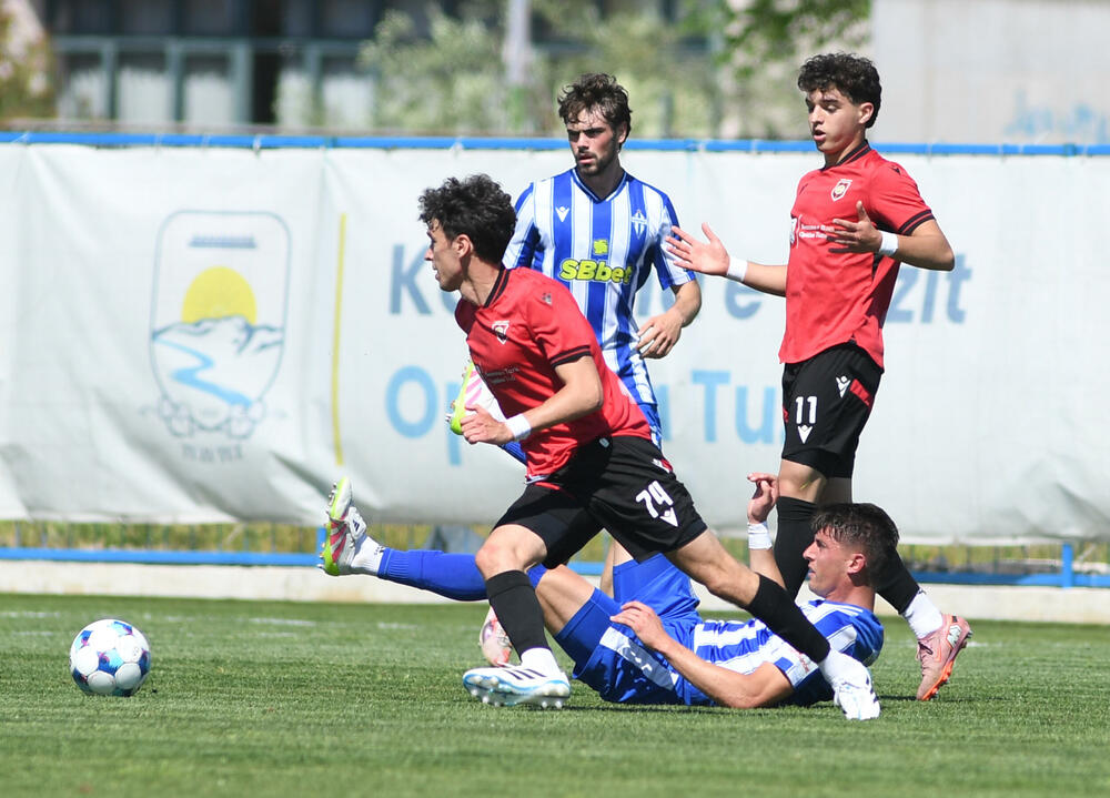 <p>Nikšićani remizirali sa Jezerom, Barani bolji od Mladosti - trka za titulu dobila novu dimenziju</p>