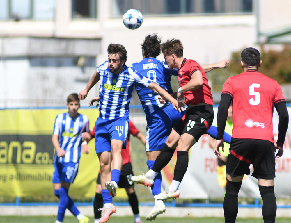 <p>Nikšićani remizirali sa Jezerom, Barani bolji od Mladosti - trka za titulu dobila novu dimenziju</p>