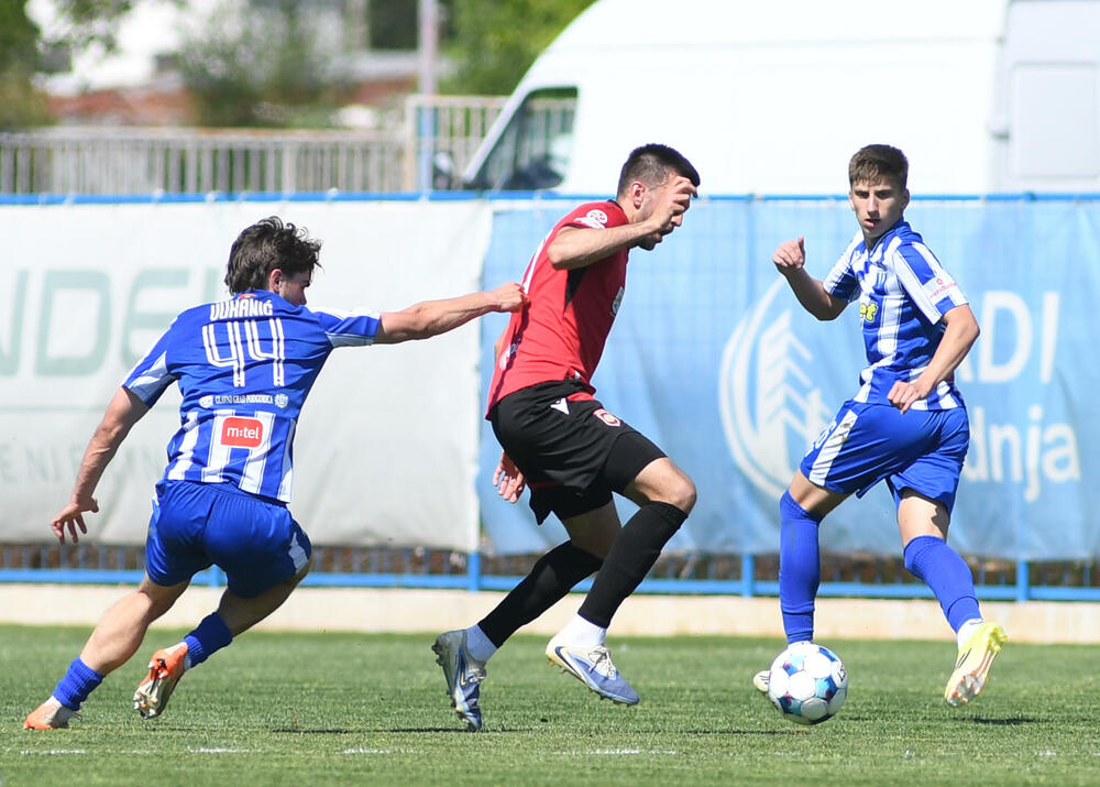 <p>Nikšićani remizirali sa Jezerom, Barani bolji od Mladosti - trka za titulu dobila novu dimenziju</p>