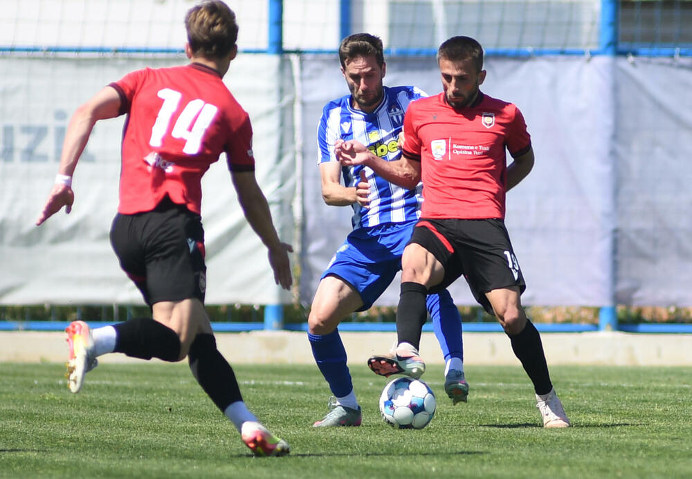 <p>Nikšićani remizirali sa Jezerom, Barani bolji od Mladosti - trka za titulu dobila novu dimenziju</p>