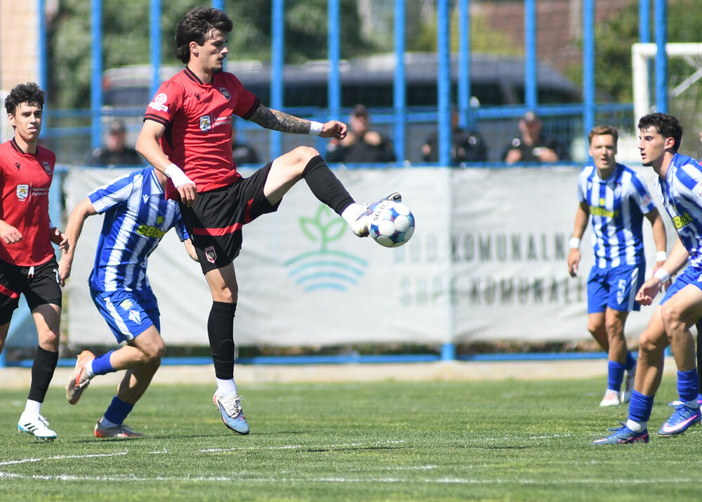 <p>Nikšićani remizirali sa Jezerom, Barani bolji od Mladosti - trka za titulu dobila novu dimenziju</p>