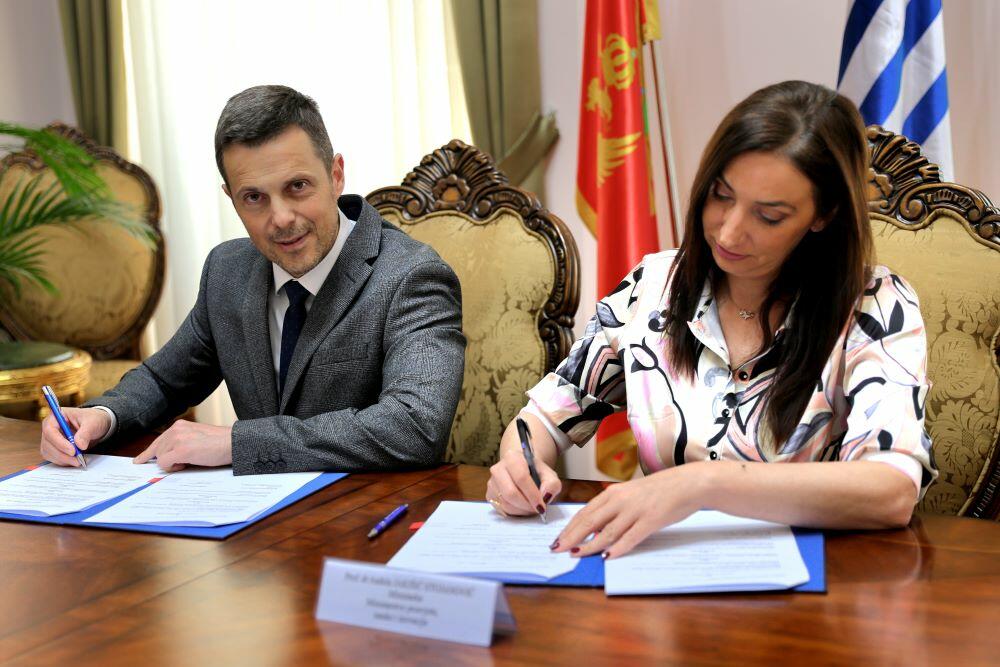 Glavni grad i Ministarstvo prosvjete potpisali memorandum:...