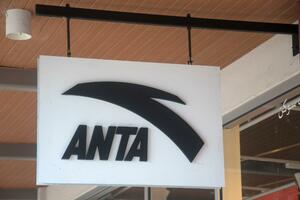 Kineski sportski brend koji preti da 'pojede' Najki i Adidas