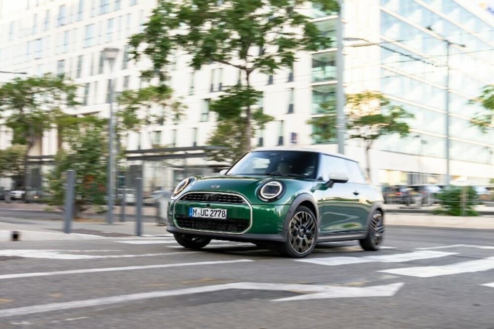 Mini Cooper C – Tvoj MINI trenutak koji te čeka