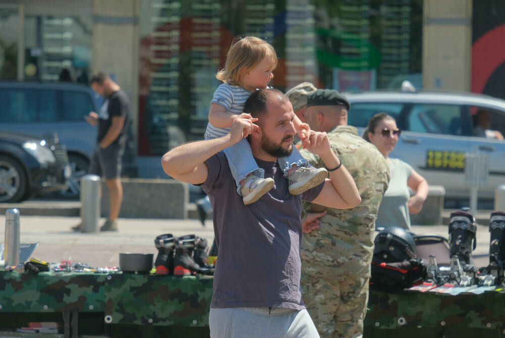 <p>Posjetioci imali priliku i da se upoznaju sa sredstvima i tehnikom Vojske Crne Gore</p>  <div contenteditable="false" tabindex="-1"> </div>