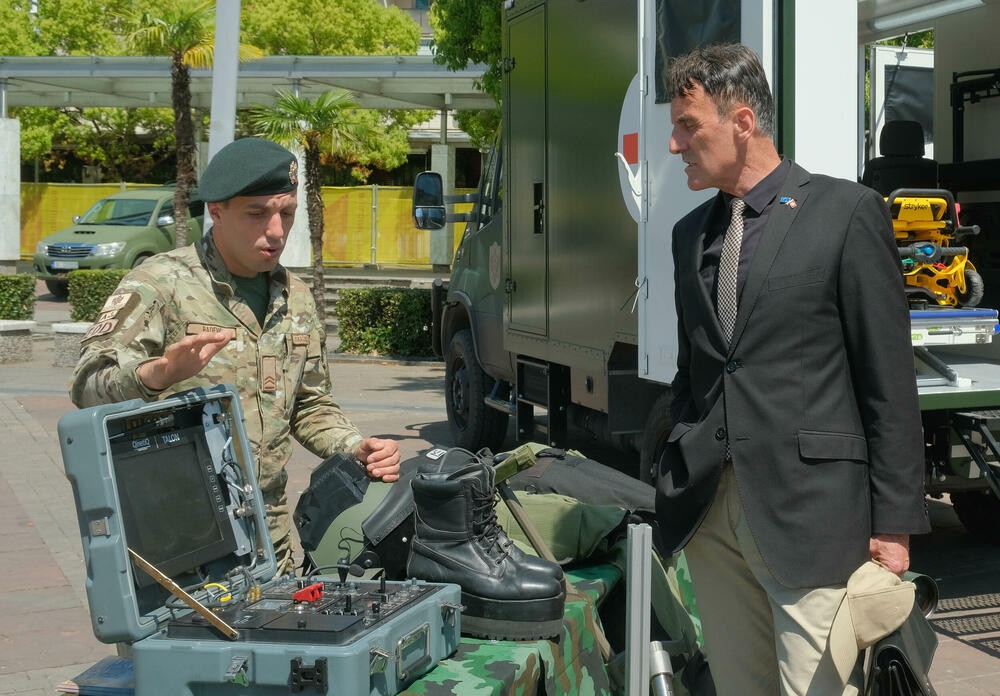 <p>Posjetioci imali priliku i da se upoznaju sa sredstvima i tehnikom Vojske Crne Gore</p>  <div contenteditable="false" tabindex="-1"> </div>