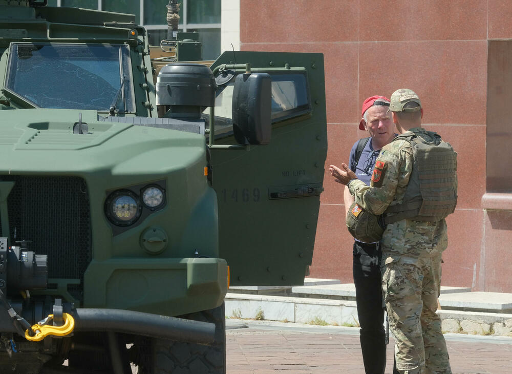 <p>Posjetioci imali priliku i da se upoznaju sa sredstvima i tehnikom Vojske Crne Gore</p>  <div contenteditable="false" tabindex="-1"> </div>