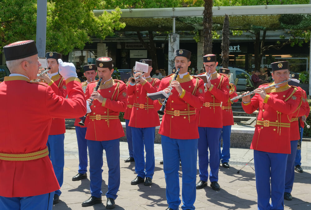 <p>Posjetioci imali priliku i da se upoznaju sa sredstvima i tehnikom Vojske Crne Gore</p>  <div contenteditable="false" tabindex="-1"> </div>