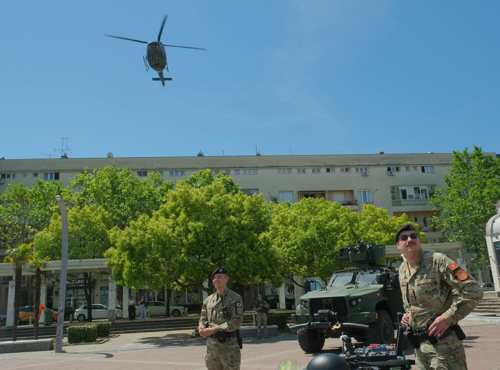 <p>Posjetioci imali priliku i da se upoznaju sa sredstvima i tehnikom Vojske Crne Gore</p>  <div contenteditable="false" tabindex="-1"> </div>