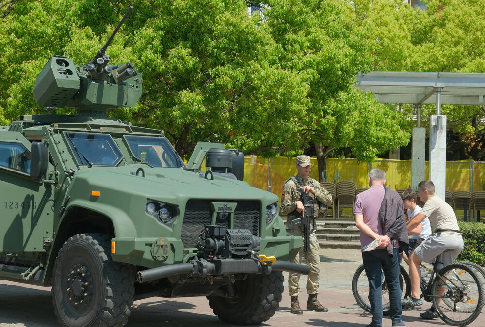 <p>Posjetioci imali priliku i da se upoznaju sa sredstvima i tehnikom Vojske Crne Gore</p>  <div contenteditable="false" tabindex="-1"> </div>