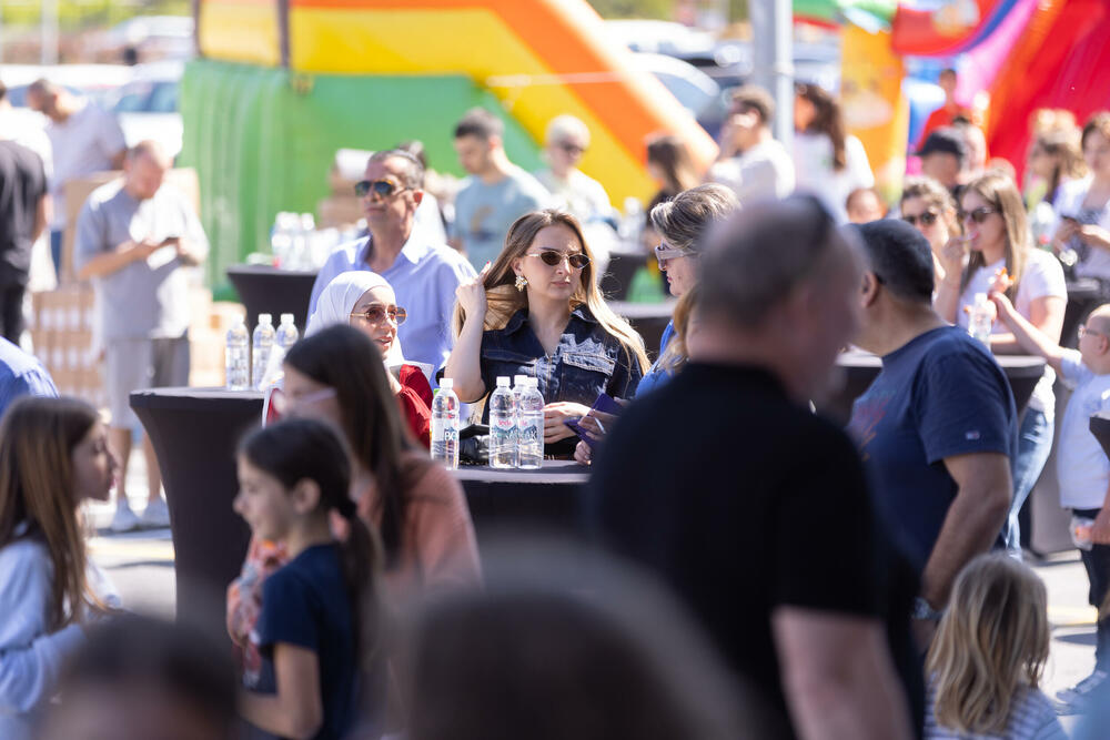 <p>Danas, 28. aprila, Bar je u središtu pažnje čitave Crne Gore! U 10 časova počinje svečani i zabavni program povodom otvaranja HDL Retail Parka Bar, dok se vrata za posjetioce zvanično otvaraju u 11 časova.</p>