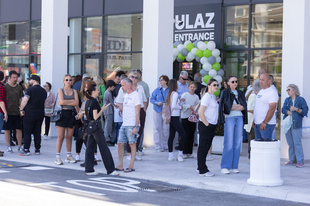 <p>Danas, 28. aprila, Bar je u središtu pažnje čitave Crne Gore! U 10 časova počinje svečani i zabavni program povodom otvaranja HDL Retail Parka Bar, dok se vrata za posjetioce zvanično otvaraju u 11 časova.</p>