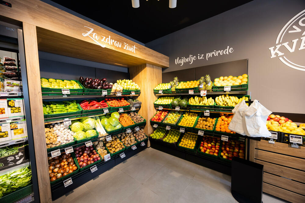 <p><em>Danas je Voli u Radovićima otvorio svoja vrata - sasvim novi market na starom mjestu.</em></p>