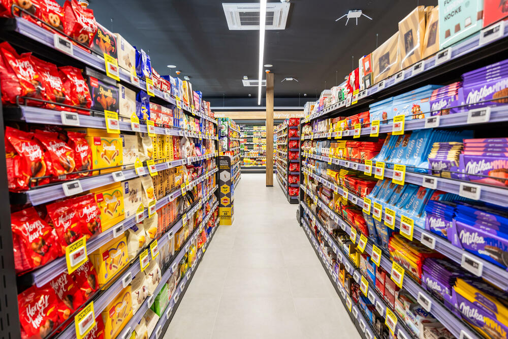 <p><em>Danas je Voli u Radovićima otvorio svoja vrata - sasvim novi market na starom mjestu.</em></p>