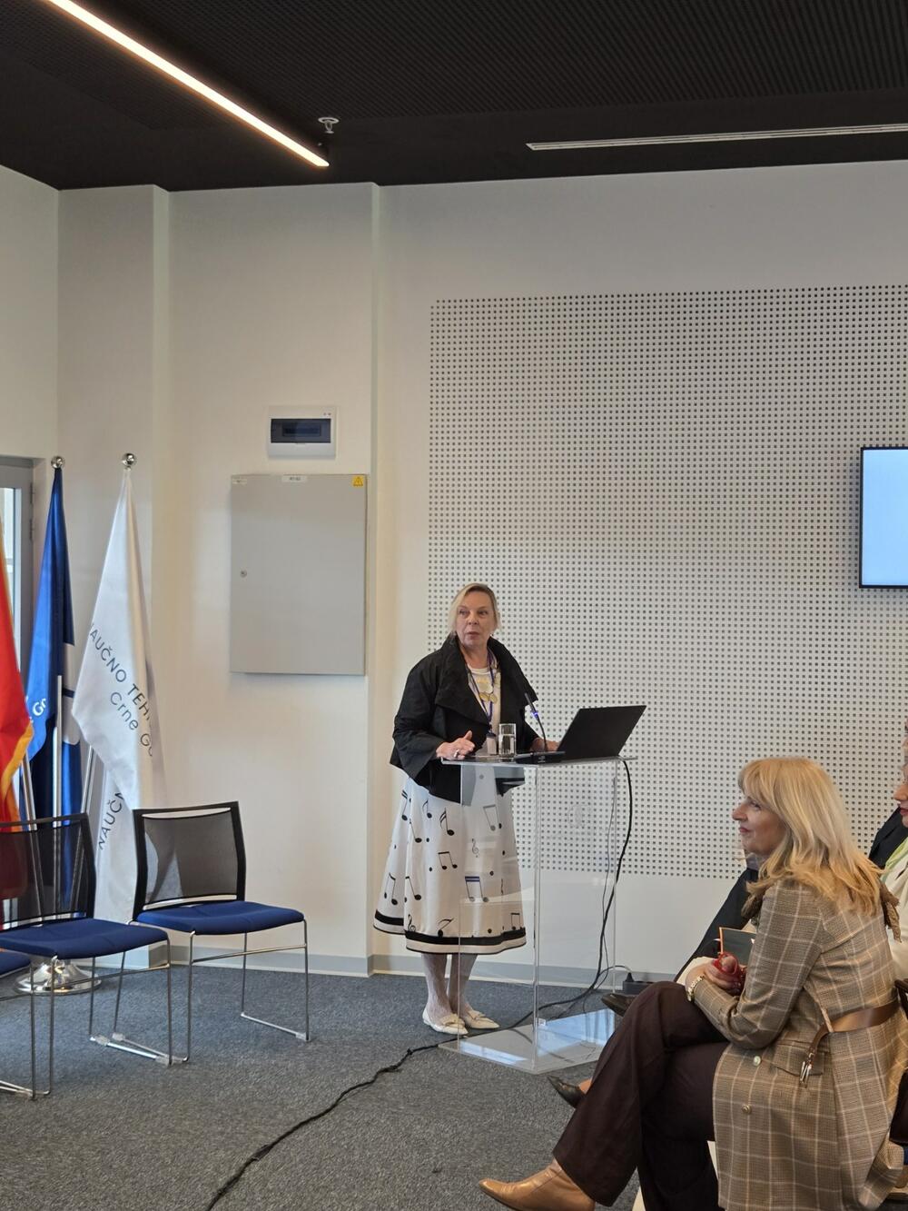 Oblikovanje budućnosti profesionalnog razvoja nastavnika: mikrokredencijali za eru digitalnog obrazovanja