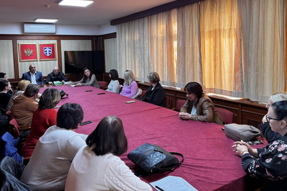 Sa potpisivanje ugovora sa gerontodomaćicama, Foto: Opština Pljevlja