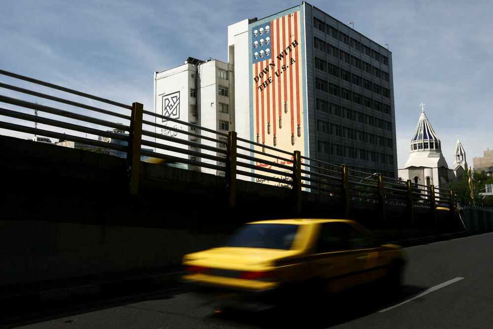 Antiamerički mural u Teheranu