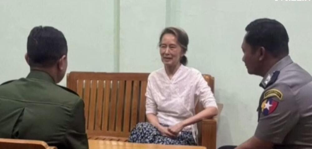 Mediji: Zatvorska kazna Aung San Su Ći preinačena u kućni pritvor
