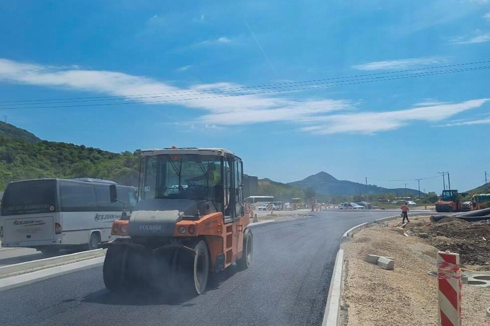 Detalj sa bulevara Tivat-Jaz, Foto: x.com/FilipRadulovic_