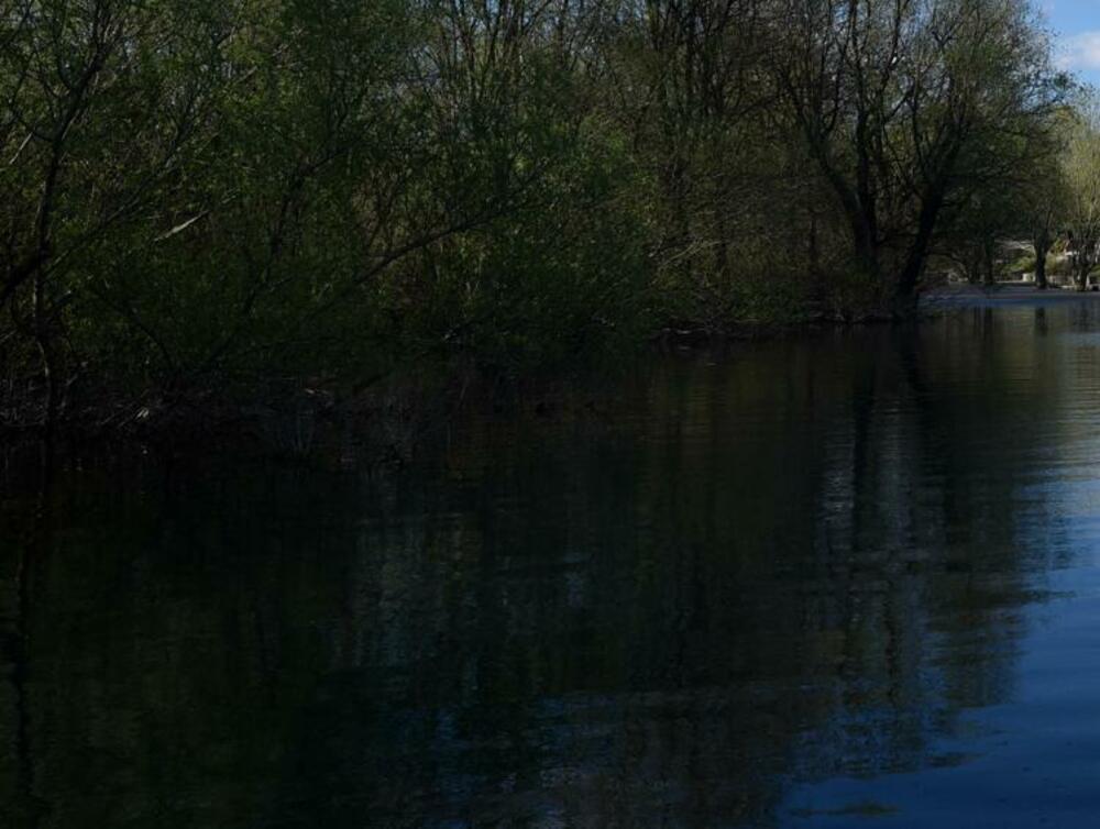 Muškarac stradao u prevrtanju plovila na Skadarskom jezeru, traga...