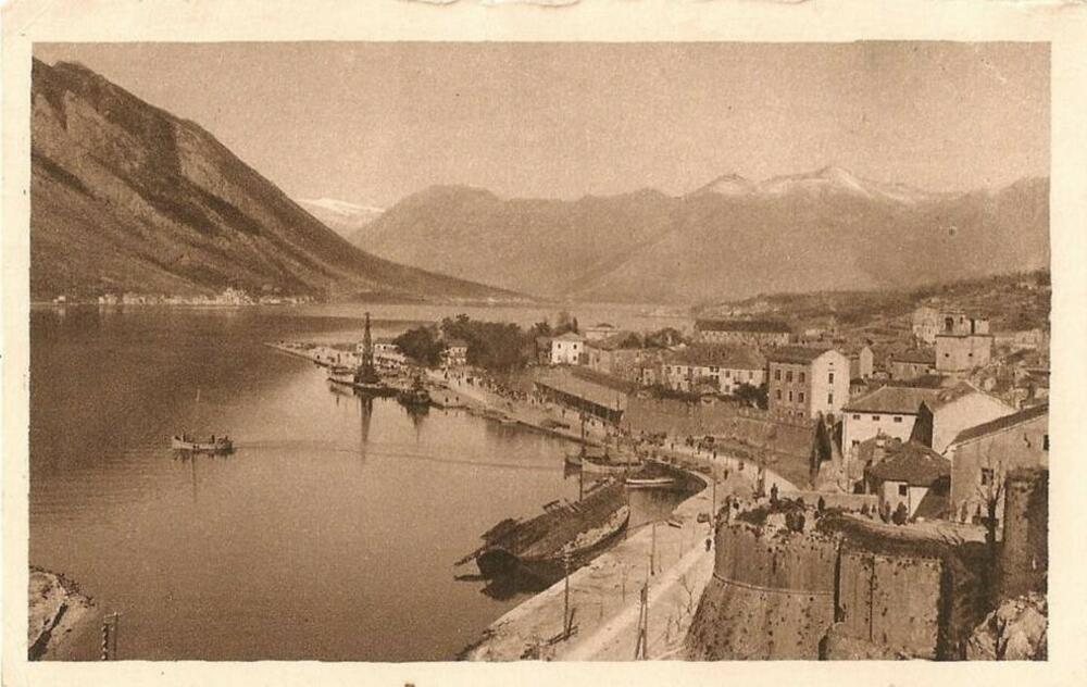 Olupina u kotorskoj luci dvadesetih godina prošlog vijeka