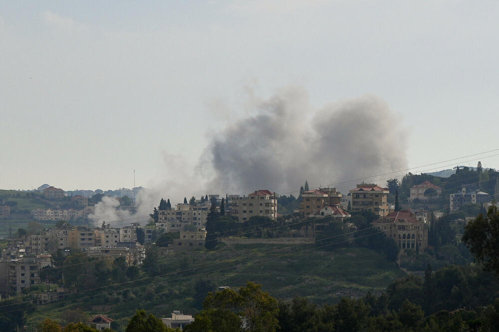 Dim se diže iz južnog Libana nakon izraelskih napada, Foto: Reuters