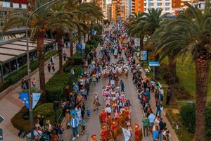 Budvom prošetalo više od 2.000 maskiranih učesnika