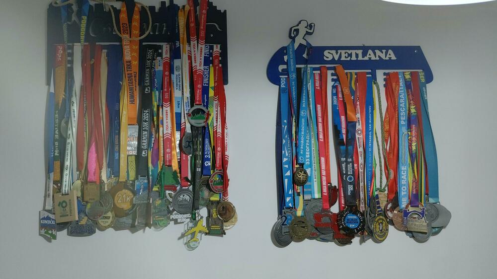 Sa svih trka ponijela je finišer medalju, jer odustajanje nikad nije bilo opcija