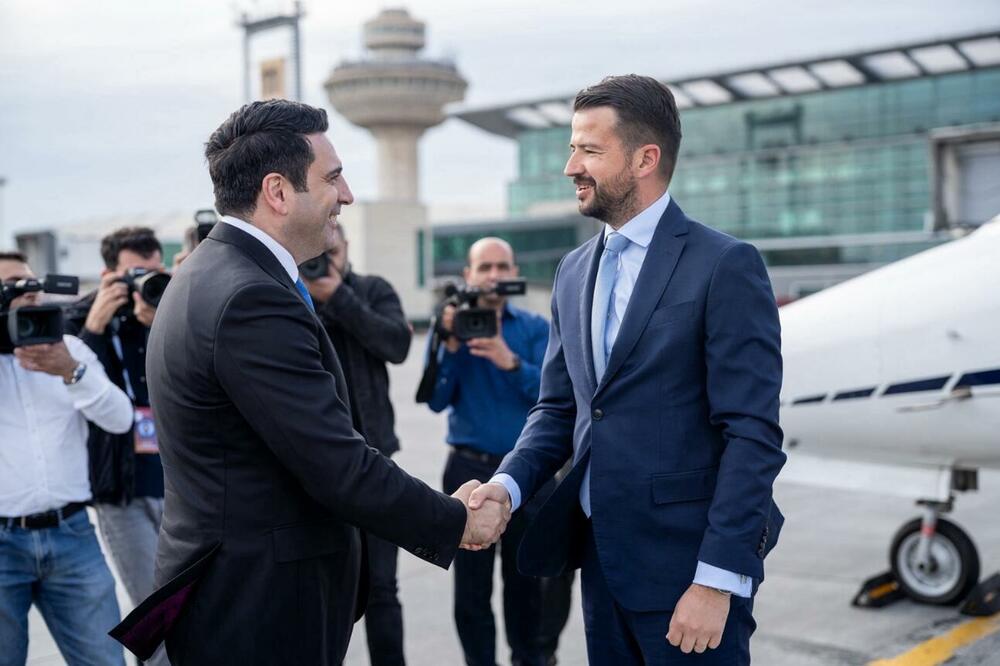 Milatović stigao u Jerevan, dočekao ga šef parlamenta
