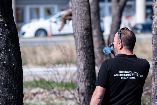 Od naprtnjača do vatrogasnog vozila: Volonteri koji su se upoznali...