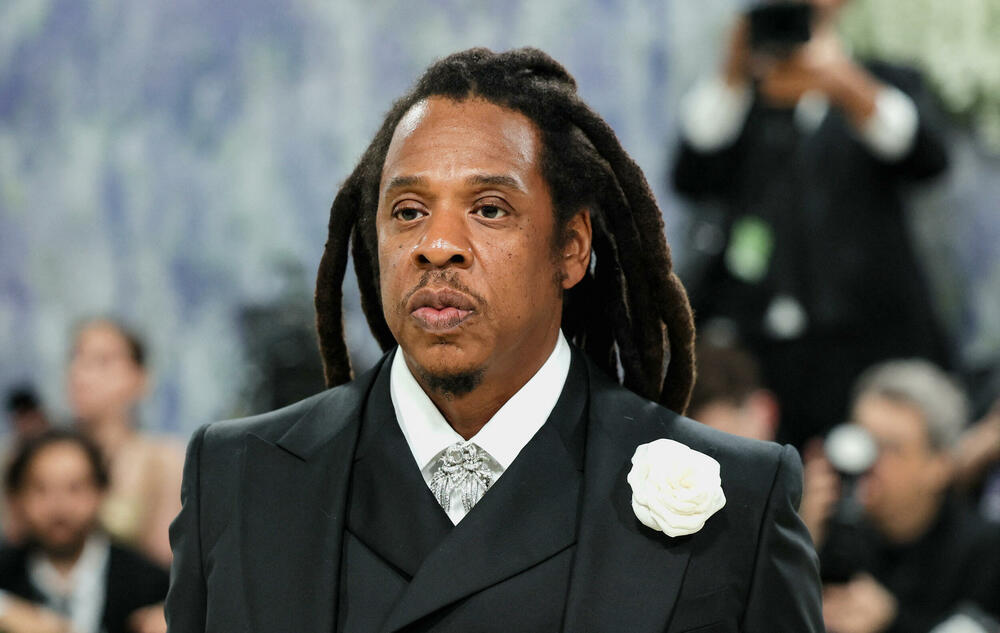 <p>Met Gala 2026, od milja nazvana "najvećim modnim izlaskom godine", humanitarni je događaj za prikupljanje sredstava za Metropoliten muzej umjetnosti u Njujorku, koji se održava svake godine prvog ponedjeljka u maju.</p>  <p>Tema ovogodišnjeg izdanja bila je "Costume Art".</p>