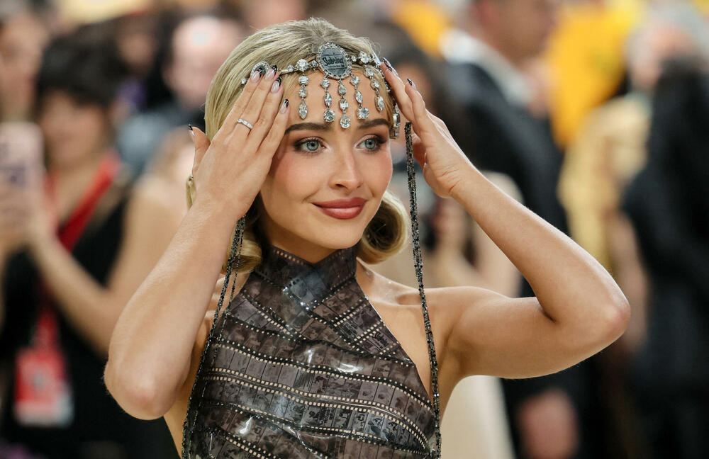 <p>Met Gala 2026, od milja nazvana "najvećim modnim izlaskom godine", humanitarni je događaj za prikupljanje sredstava za Metropoliten muzej umjetnosti u Njujorku, koji se održava svake godine prvog ponedjeljka u maju.</p>  <p>Tema ovogodišnjeg izdanja bila je "Costume Art".</p>
