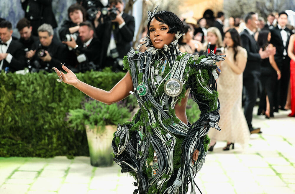 <p>Met Gala 2026, od milja nazvana "najvećim modnim izlaskom godine", humanitarni je događaj za prikupljanje sredstava za Metropoliten muzej umjetnosti u Njujorku, koji se održava svake godine prvog ponedjeljka u maju.</p>  <p>Tema ovogodišnjeg izdanja bila je "Costume Art".</p>