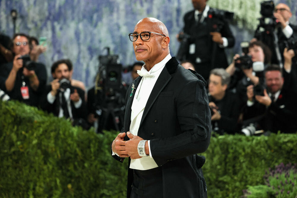 <p>Met Gala 2026, od milja nazvana "najvećim modnim izlaskom godine", humanitarni je događaj za prikupljanje sredstava za Metropoliten muzej umjetnosti u Njujorku, koji se održava svake godine prvog ponedjeljka u maju.</p>  <p>Tema ovogodišnjeg izdanja bila je "Costume Art".</p>