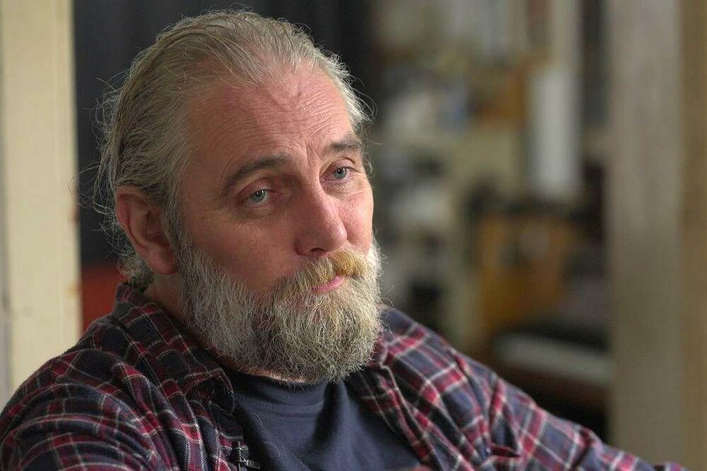 Adam Hurikan kaže da se ubrzo &bdquo;navukao&ldquo; na dopisivanje sa Ani, jednim od likova dostupnih na četbotu Grok, Foto: BBC