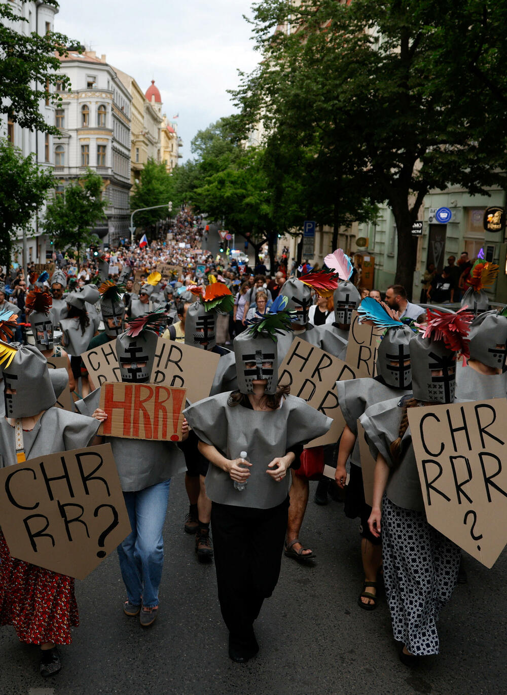 <p>Građani su protestovali zbog planova vlade premijera Andreja Babiša da ukine građanima pretplatu za javni radio i televizijski servis, a te medije počne da finansira direktno iz budžeta, bez predvidivog finansiranja na više godina</p>