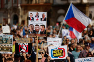 Hiljade ljudi na protestu u Pragu, skandirali "ne damo vam...