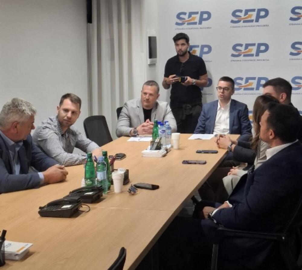 Sastanak podgoričke opozicije na koji je pozvao SEP: Prisustvuju...