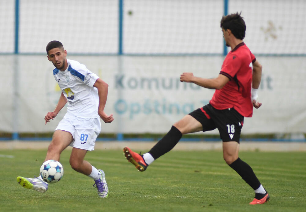 <p>Tim iz Tuzi u dva meča bolji od drugoligaša Otranta, u revanšu slavio 1:0 golom Petra Sekulovića iz penala</p>