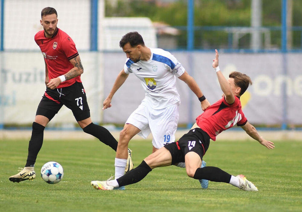 <p>Tim iz Tuzi u dva meča bolji od drugoligaša Otranta, u revanšu slavio 1:0 golom Petra Sekulovića iz penala</p>