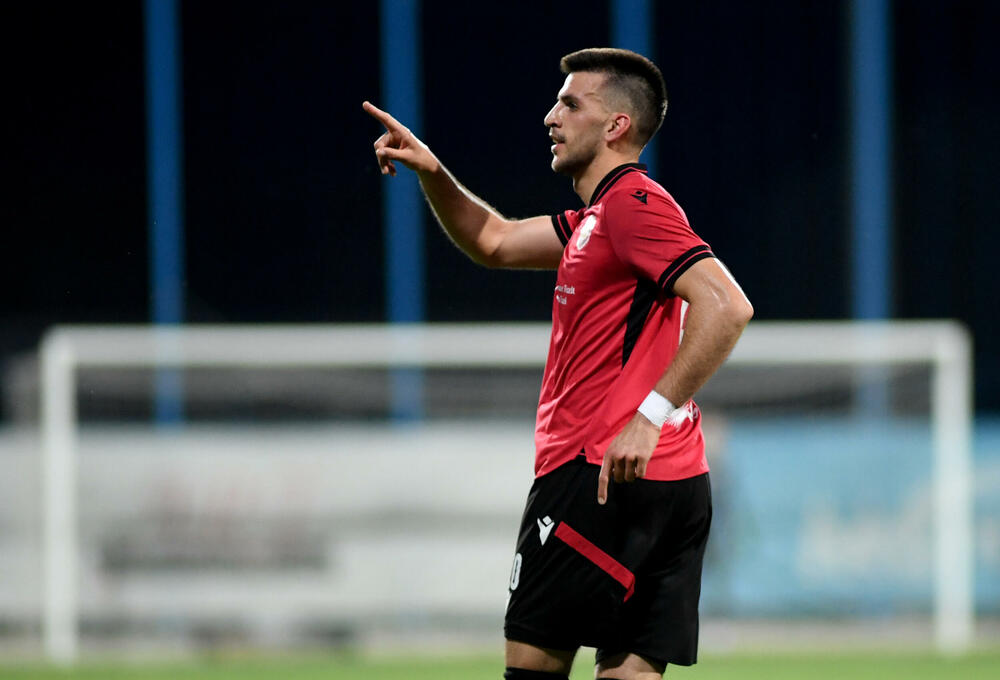 <p>Tim iz Tuzi u dva meča bolji od drugoligaša Otranta, u revanšu slavio 1:0 golom Petra Sekulovića iz penala</p>