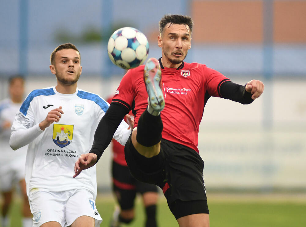 <p>Tim iz Tuzi u dva meča bolji od drugoligaša Otranta, u revanšu slavio 1:0 golom Petra Sekulovića iz penala</p>