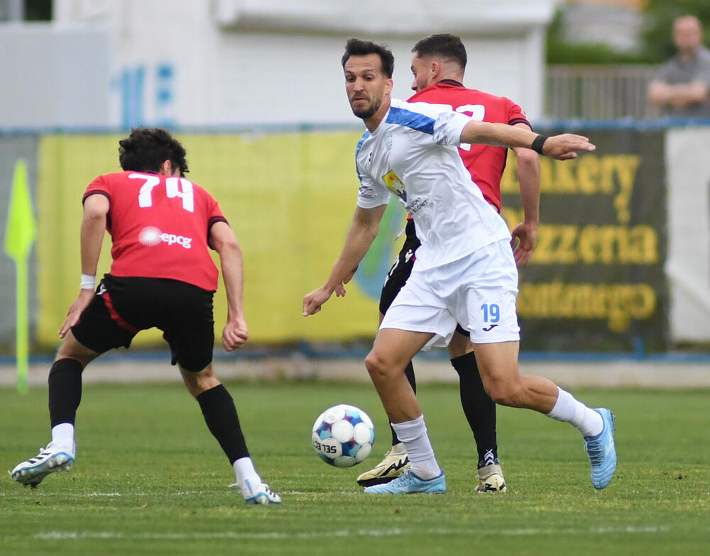 <p>Tim iz Tuzi u dva meča bolji od drugoligaša Otranta, u revanšu slavio 1:0 golom Petra Sekulovića iz penala</p>