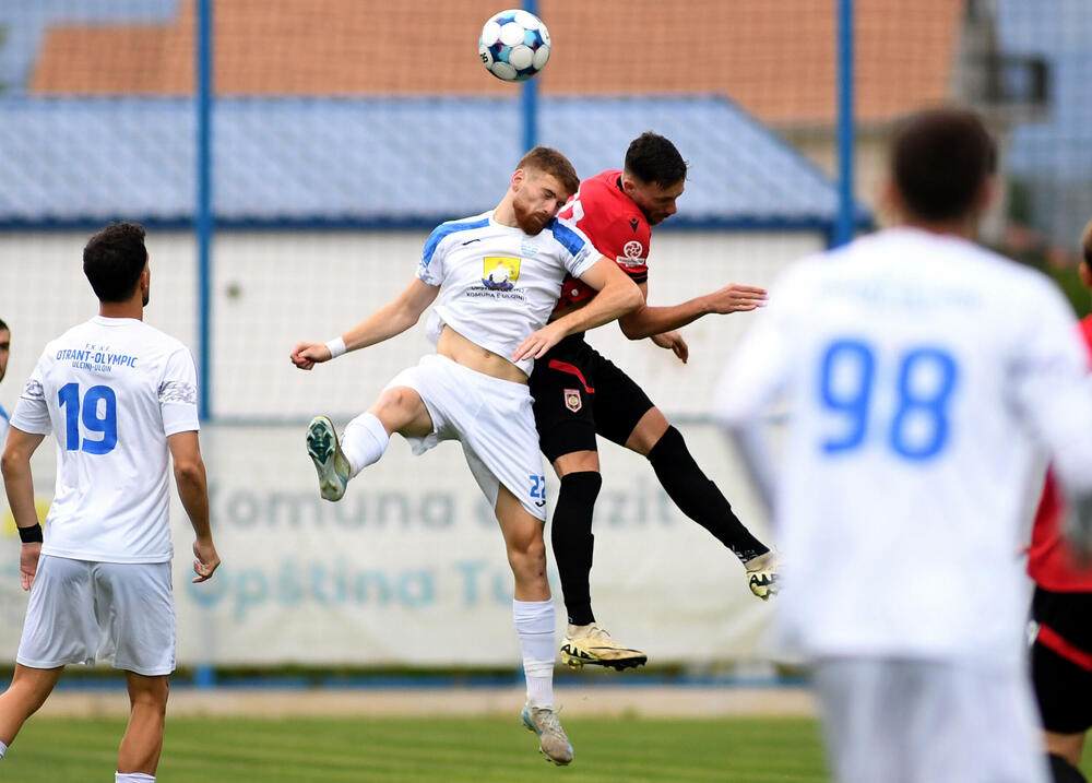 <p>Tim iz Tuzi u dva meča bolji od drugoligaša Otranta, u revanšu slavio 1:0 golom Petra Sekulovića iz penala</p>