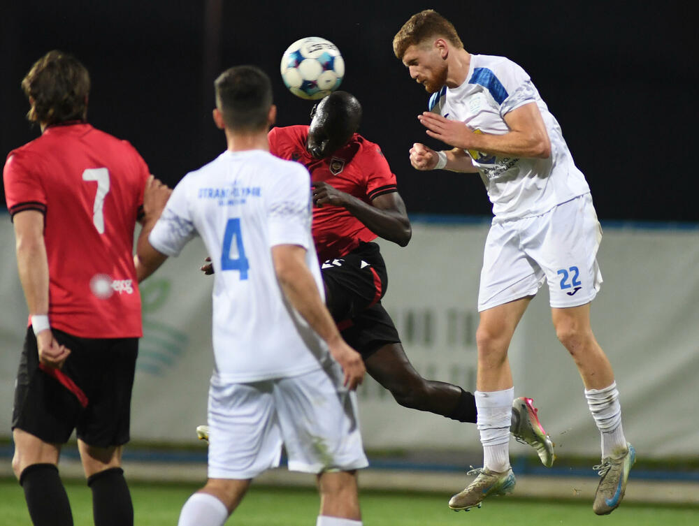 <p>Tim iz Tuzi u dva meča bolji od drugoligaša Otranta, u revanšu slavio 1:0 golom Petra Sekulovića iz penala</p>