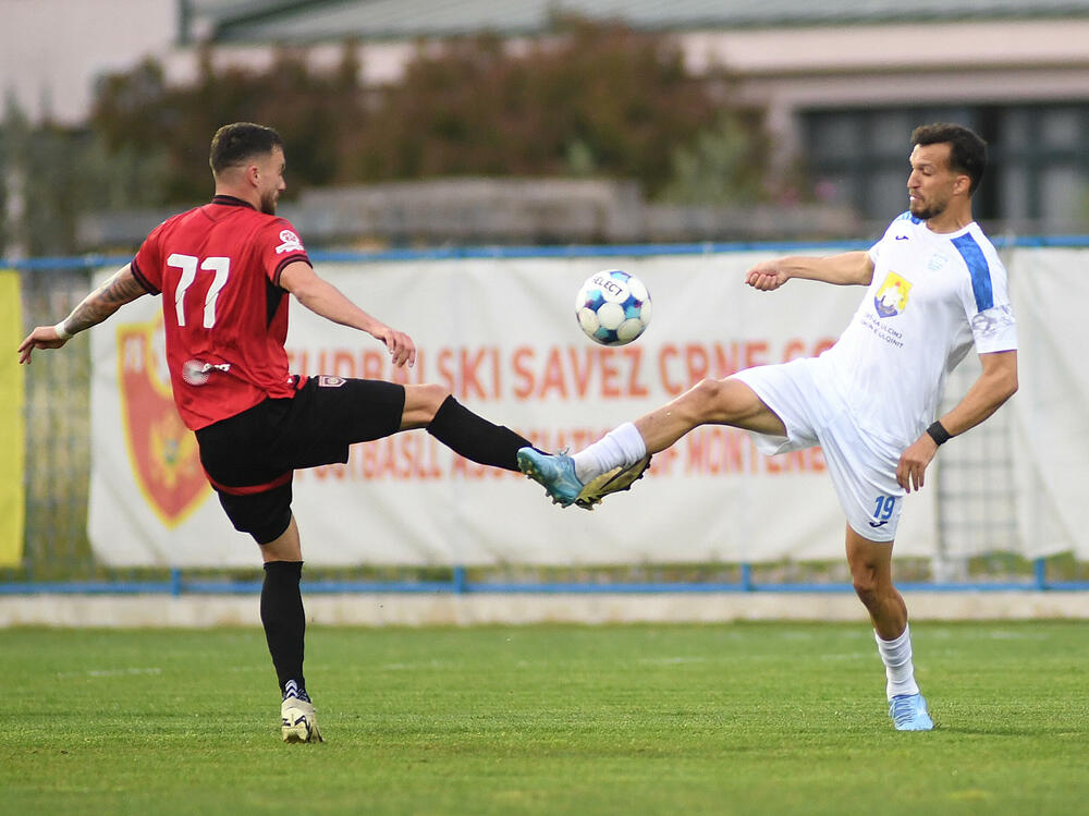 <p>Tim iz Tuzi u dva meča bolji od drugoligaša Otranta, u revanšu slavio 1:0 golom Petra Sekulovića iz penala</p>