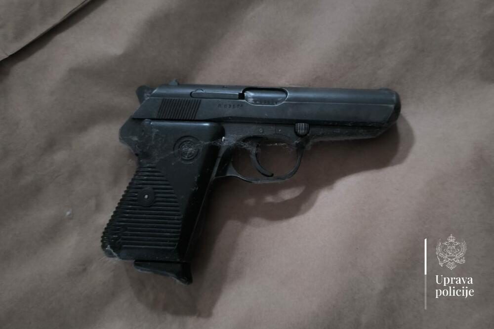 Pronađeni pištolj, Foto: Uprava policije